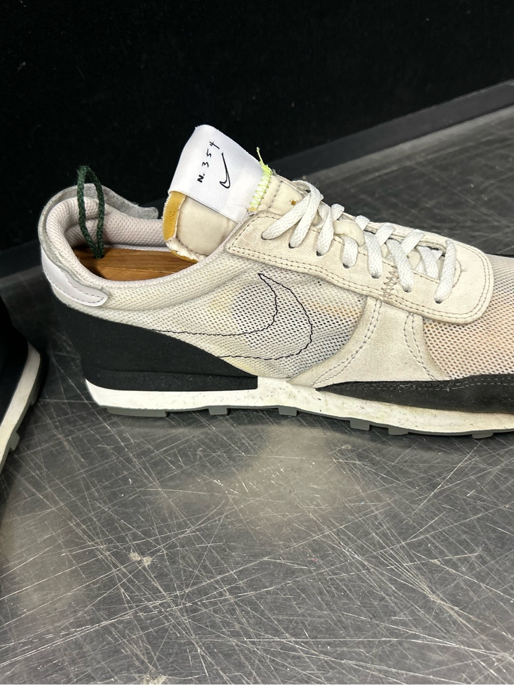 Nike Men's Beige Black Gray Retro waffle racer Runner Sneakers - Picture 3 of 11
